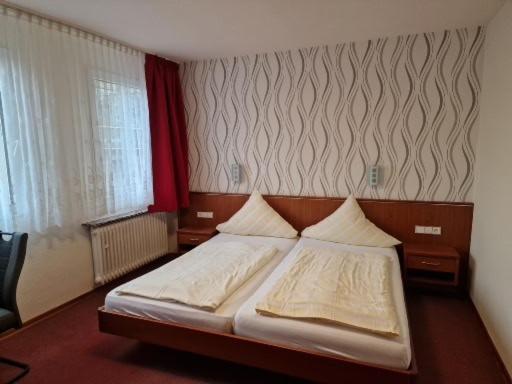 Hotel Weinhaus Am Stiftstor 트라이스카르덴 외부 사진