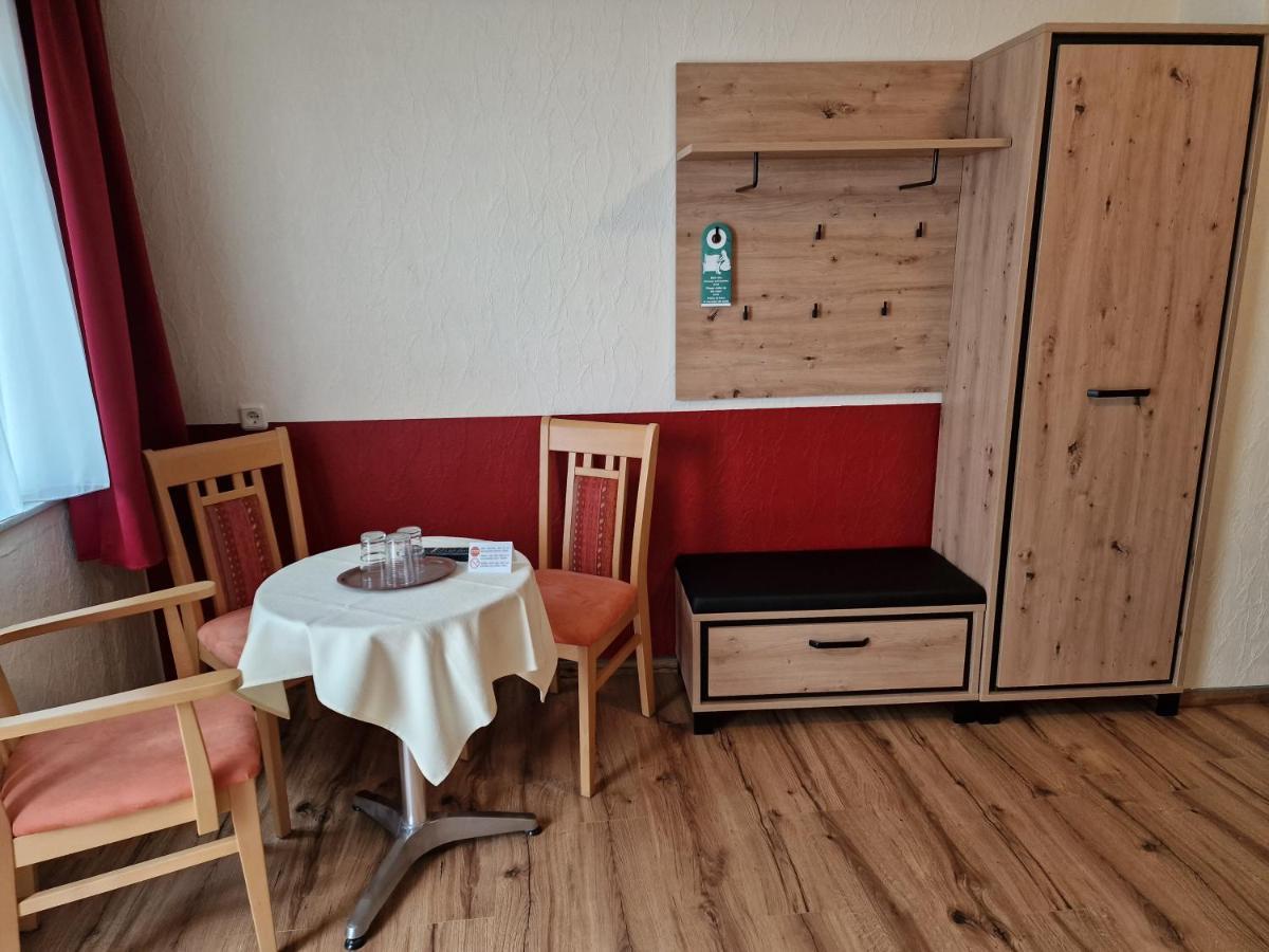 Hotel Weinhaus Am Stiftstor 트라이스카르덴 외부 사진